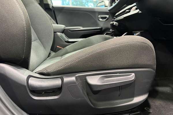 2025 Kia K4 S CL4m thumb-13