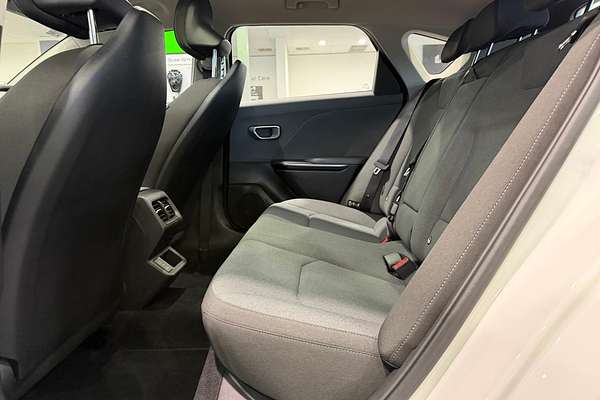 2025 Kia K4 S CL4m thumb-16