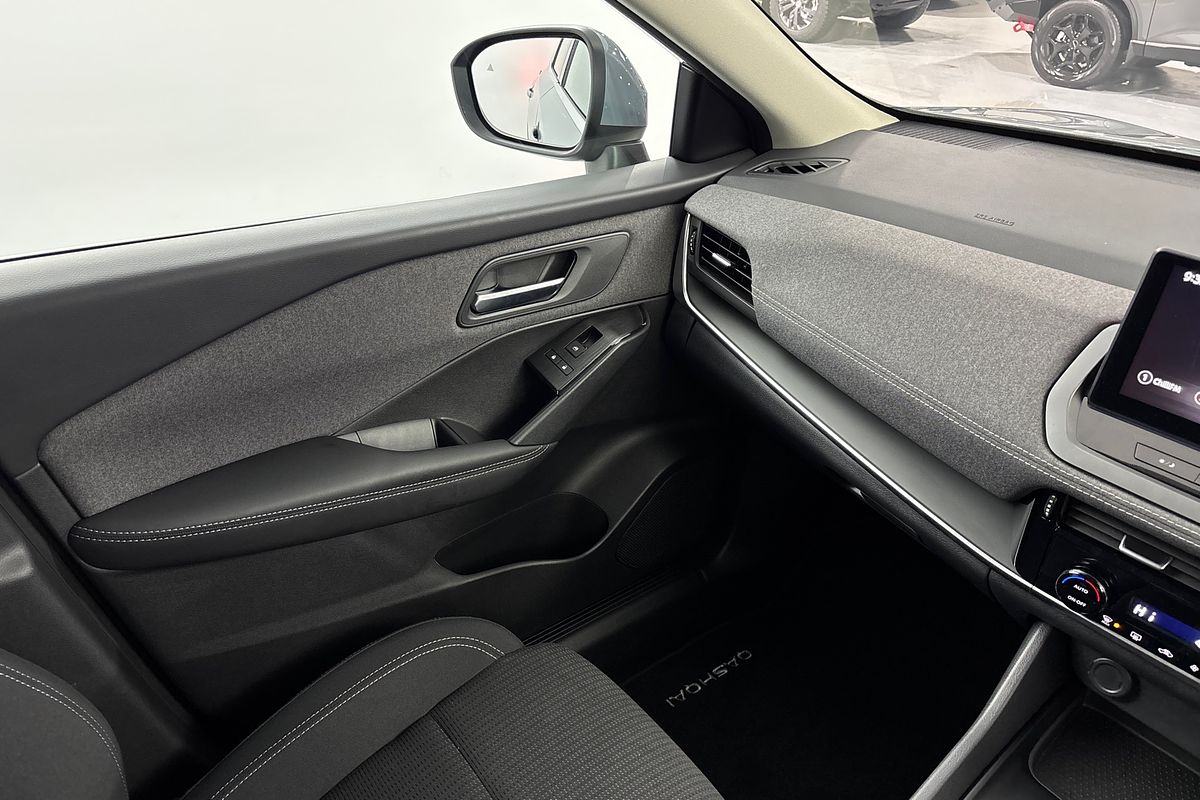 2025 Nissan QASHQAI ST J12