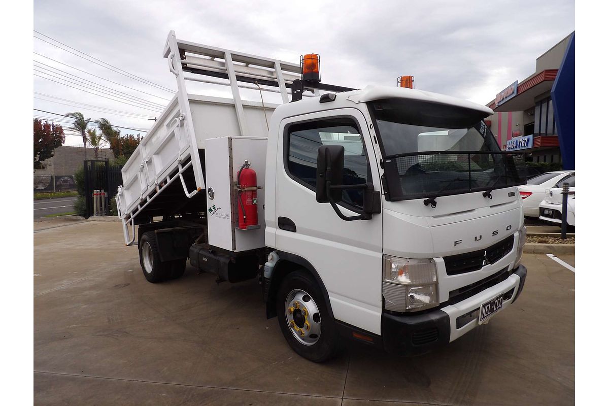 2016 Fuso Canter 815 MWB image 17