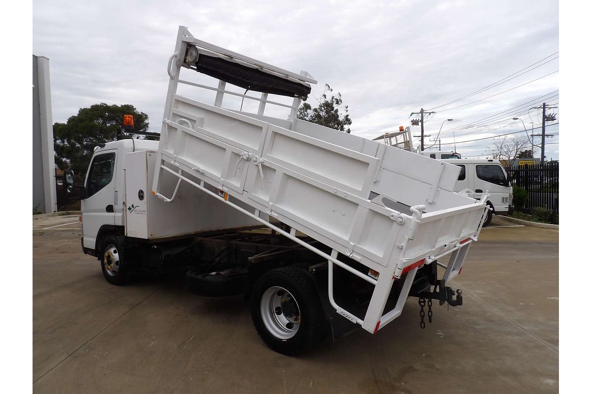 2016 Fuso Canter 815 MWB image 19