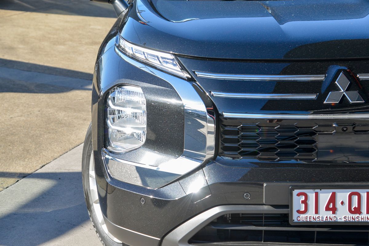 2025 Mitsubishi Outlander ES ZM