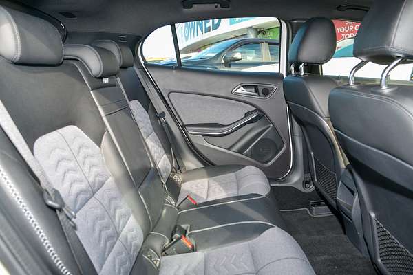 2019 Mercedes-Benz GLA-Class GLA180 X156 thumb-8