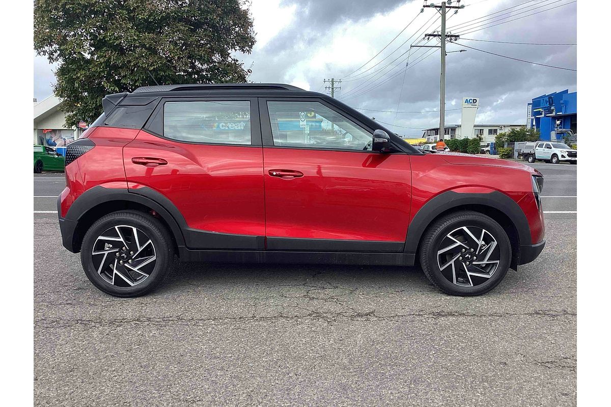 2025 Mahindra XUV3XO AX7L
