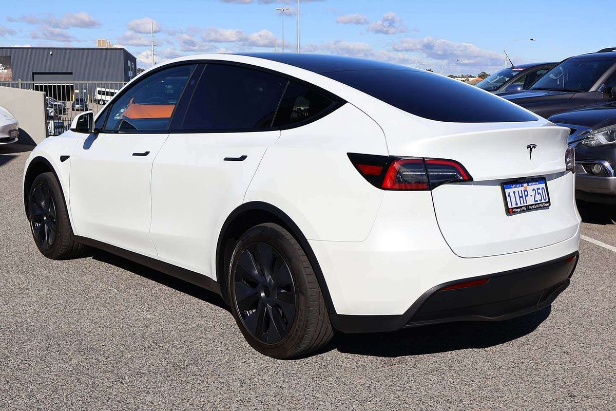 2024 Tesla Model Y Rear-Wheel Drive