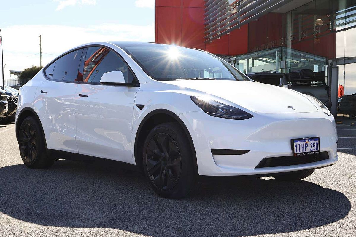 2024 Tesla Model Y Rear-Wheel Drive