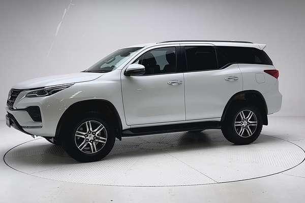 2025 Toyota Fortuner GXL GUN156R thumb-3