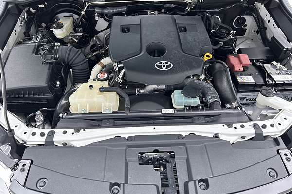 2025 Toyota Fortuner GXL GUN156R thumb-10