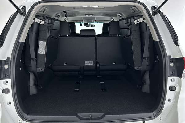 2025 Toyota Fortuner GXL GUN156R thumb-20