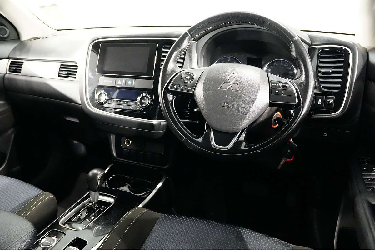 2017 Mitsubishi Outlander LS Safety Pack ZK