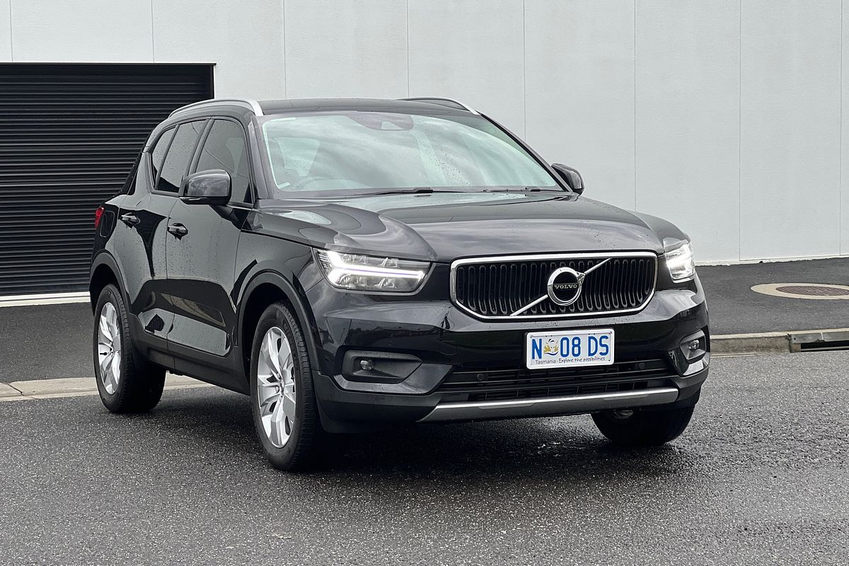 2021 Volvo XC40 T4 Momentum
