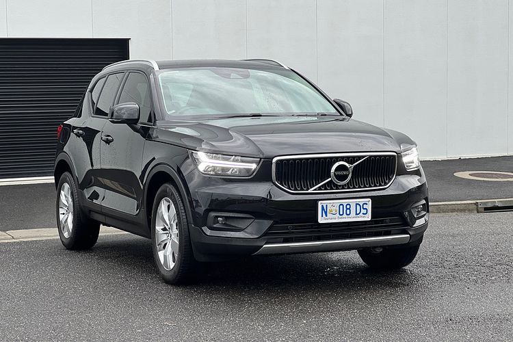 2021 Volvo XC40 T4 Momentum
