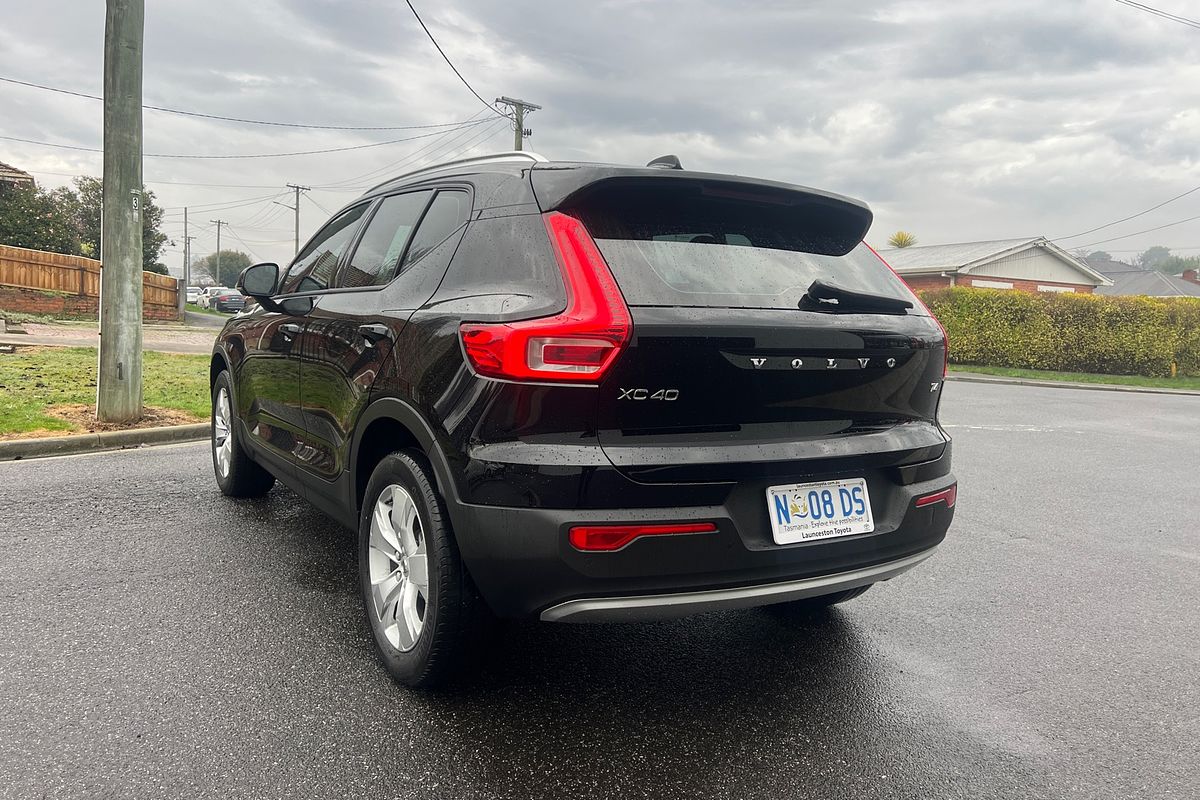 2021 Volvo XC40 T4 Momentum