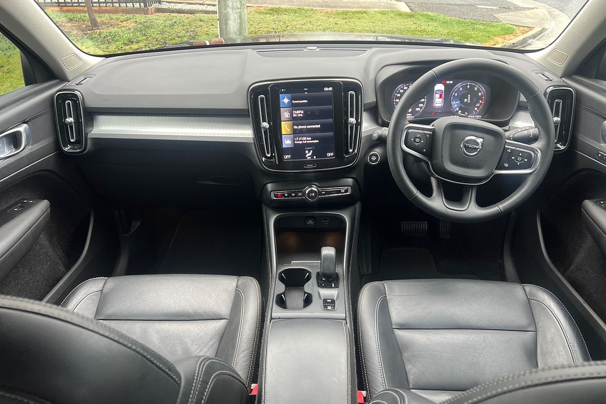 2021 Volvo XC40 T4 Momentum