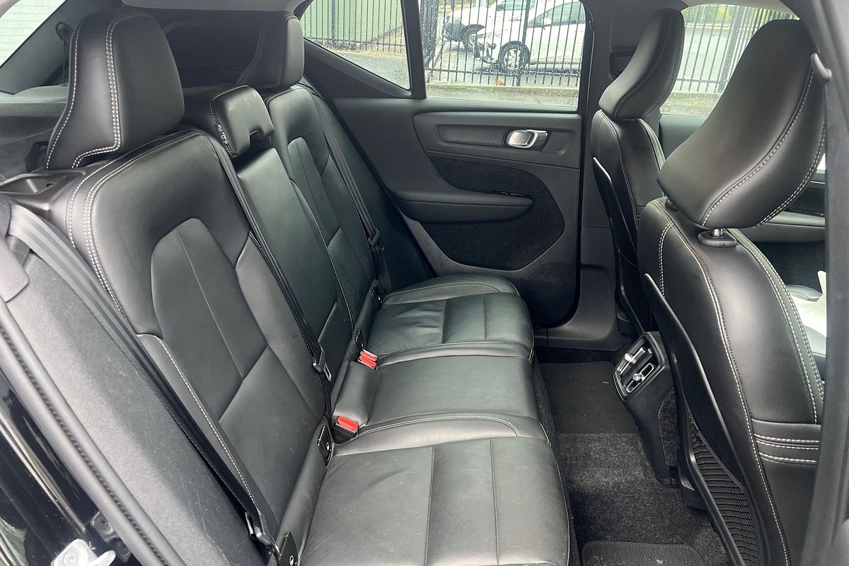 2021 Volvo XC40 T4 Momentum