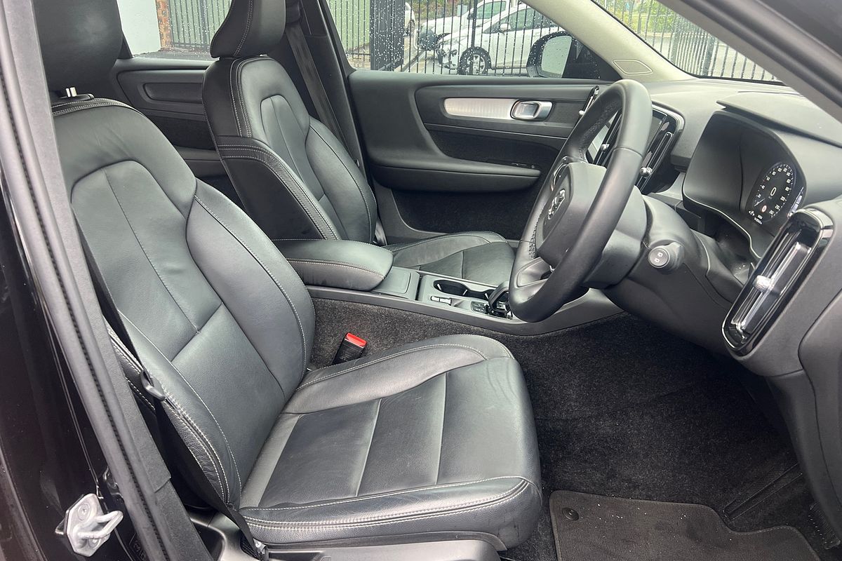 2021 Volvo XC40 T4 Momentum