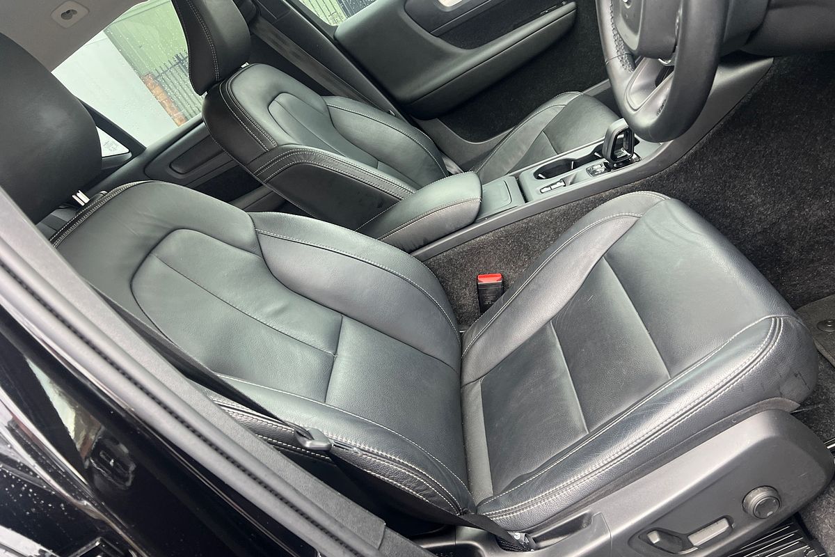 2021 Volvo XC40 T4 Momentum