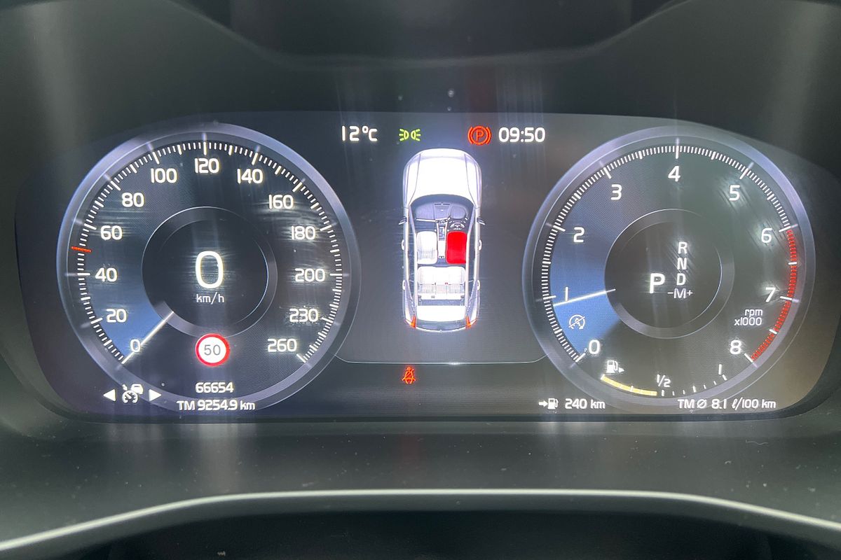 2021 Volvo XC40 T4 Momentum