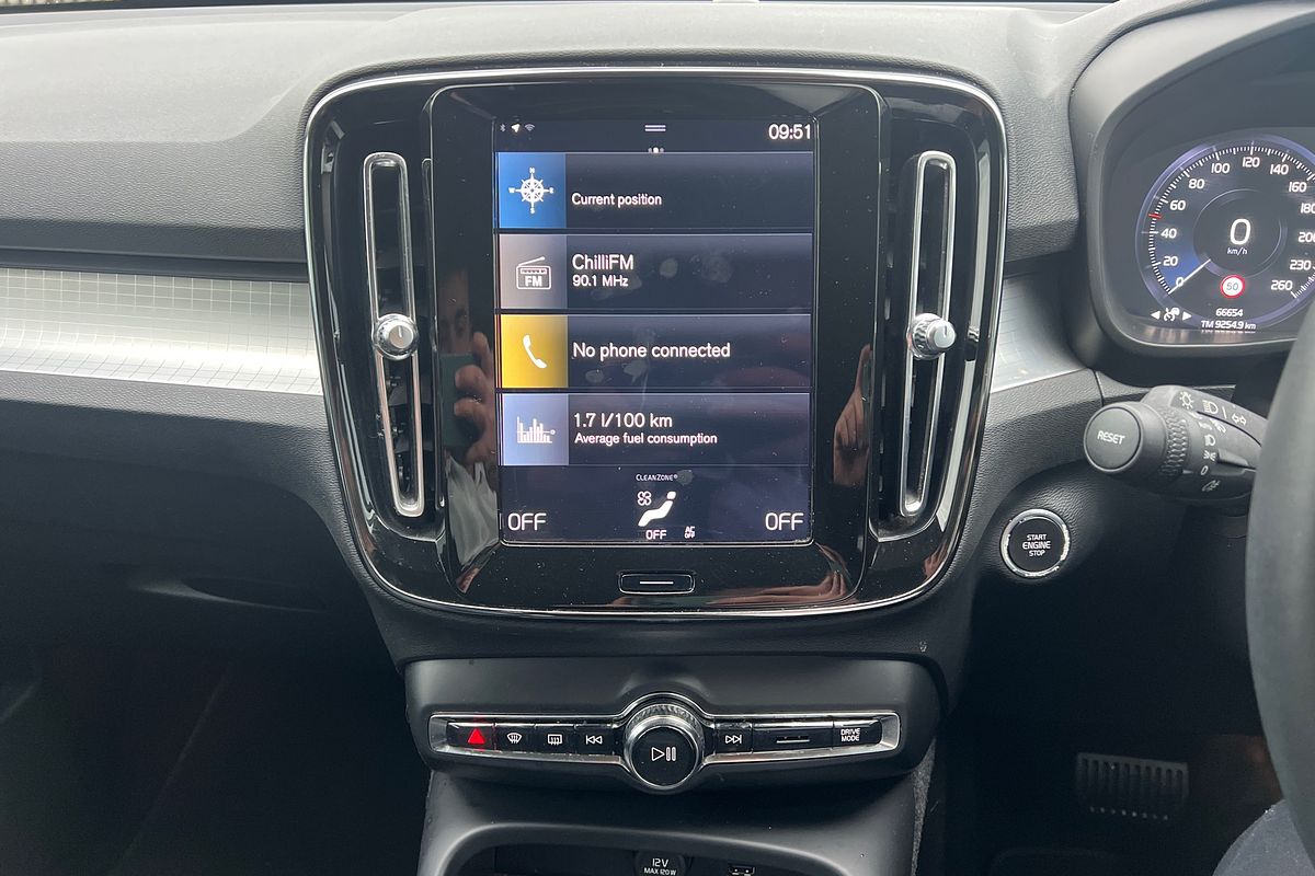 2021 Volvo XC40 T4 Momentum