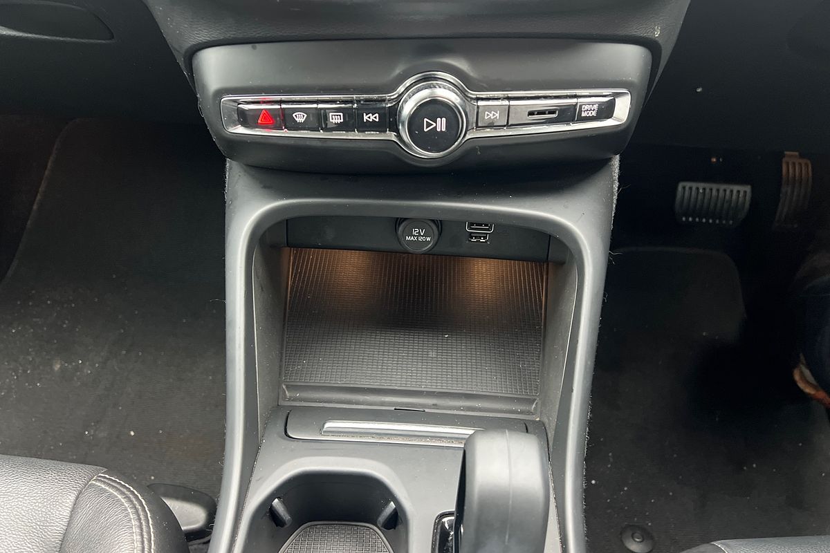 2021 Volvo XC40 T4 Momentum