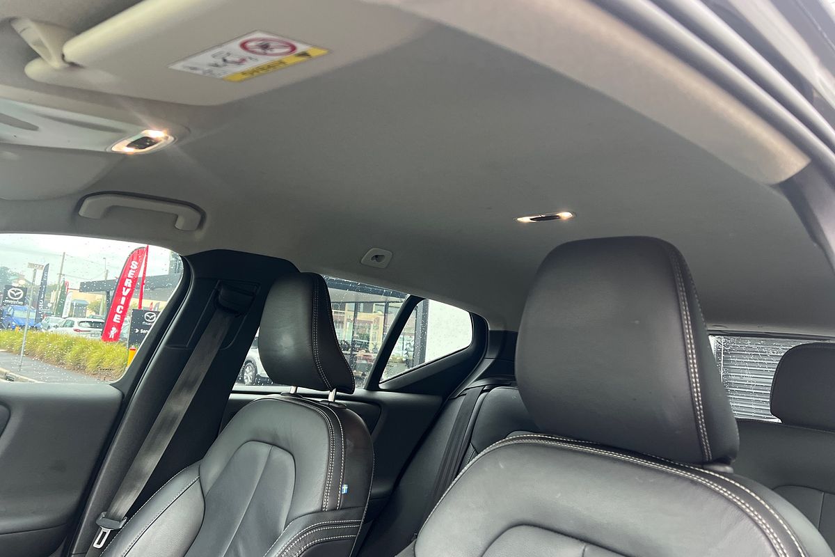 2021 Volvo XC40 T4 Momentum