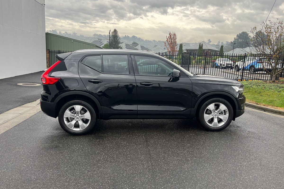 2021 Volvo XC40 T4 Momentum