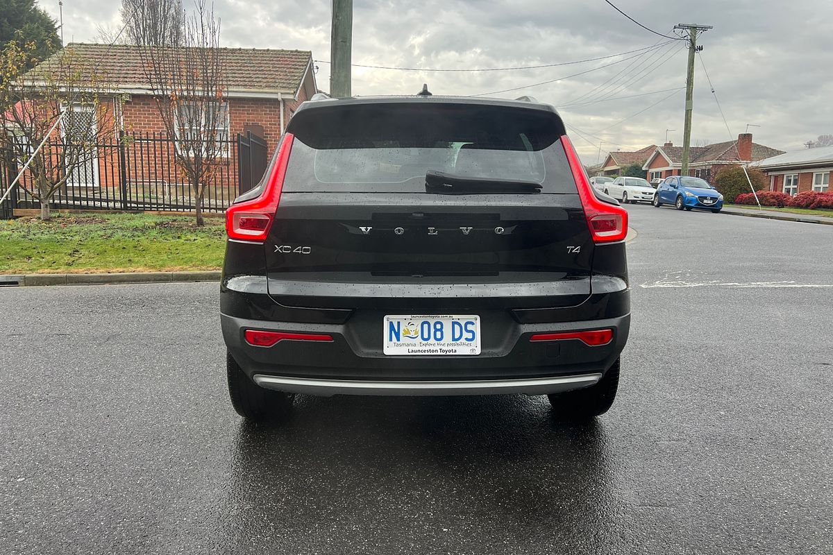 2021 Volvo XC40 T4 Momentum