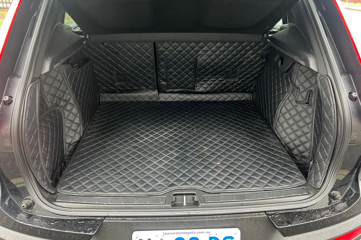 2021 Volvo XC40 T4 Momentum