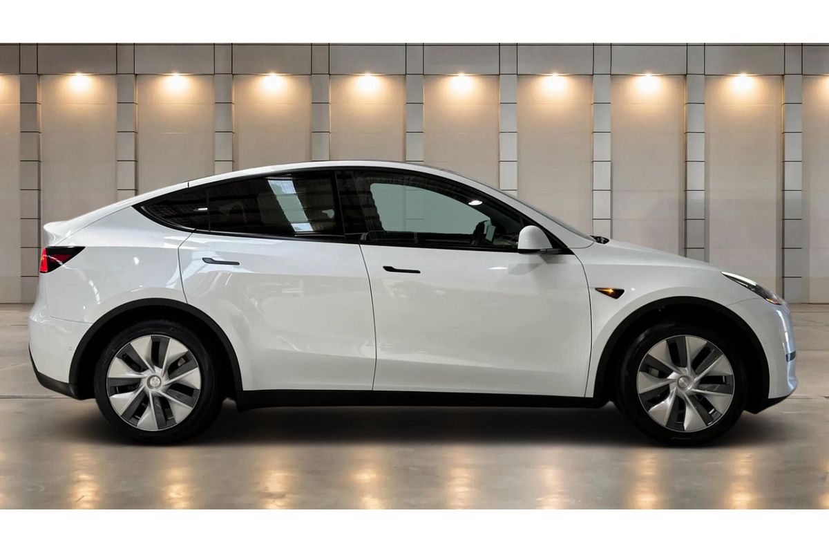 2022 Tesla Model Y Rear-Wheel Drive