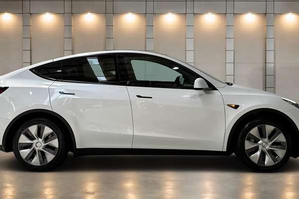 2022 Tesla Model Y Rear-Wheel Drive