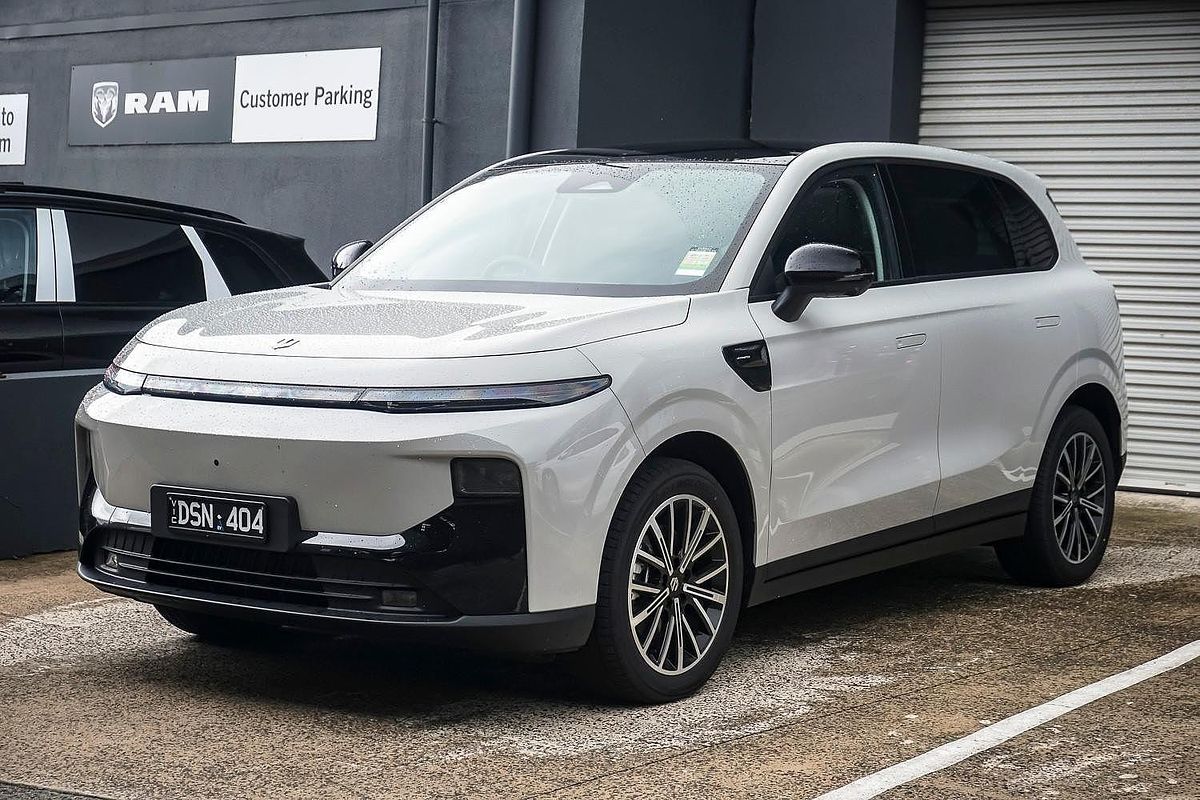 2026 Leapmotor B10 Design LR A12