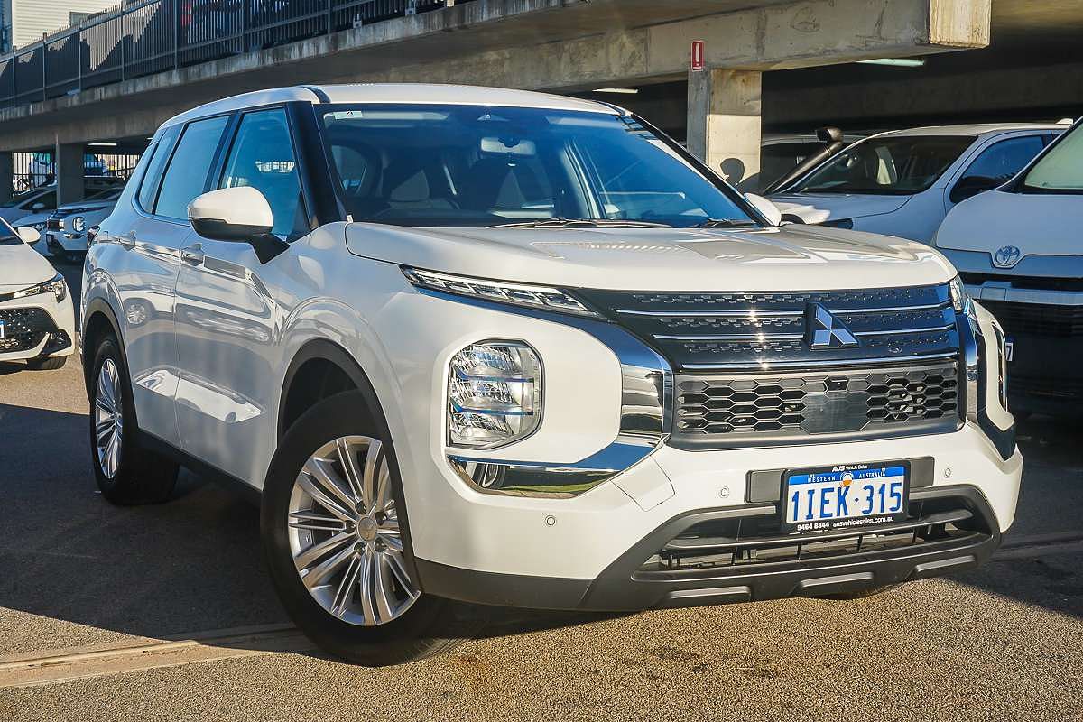 2024 Mitsubishi Outlander ES ZM