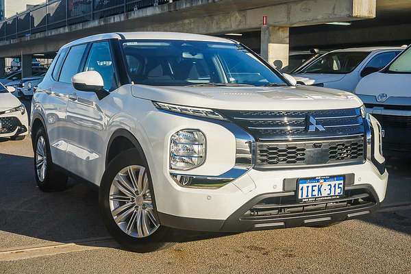 2024 Mitsubishi Outlander ES ZM