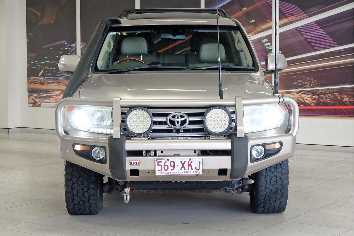 2013 Toyota Landcruiser Sahara VDJ200R image 4