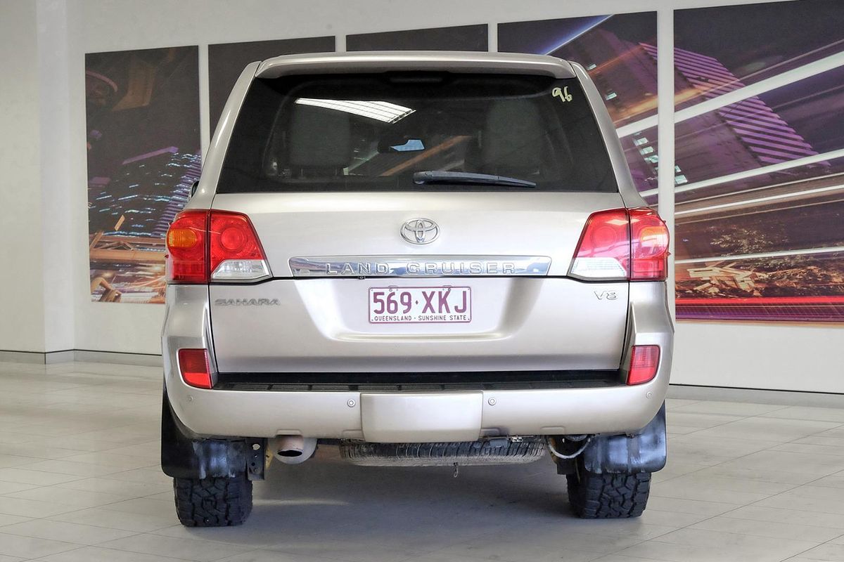 2013 Toyota Landcruiser Sahara VDJ200R image 5