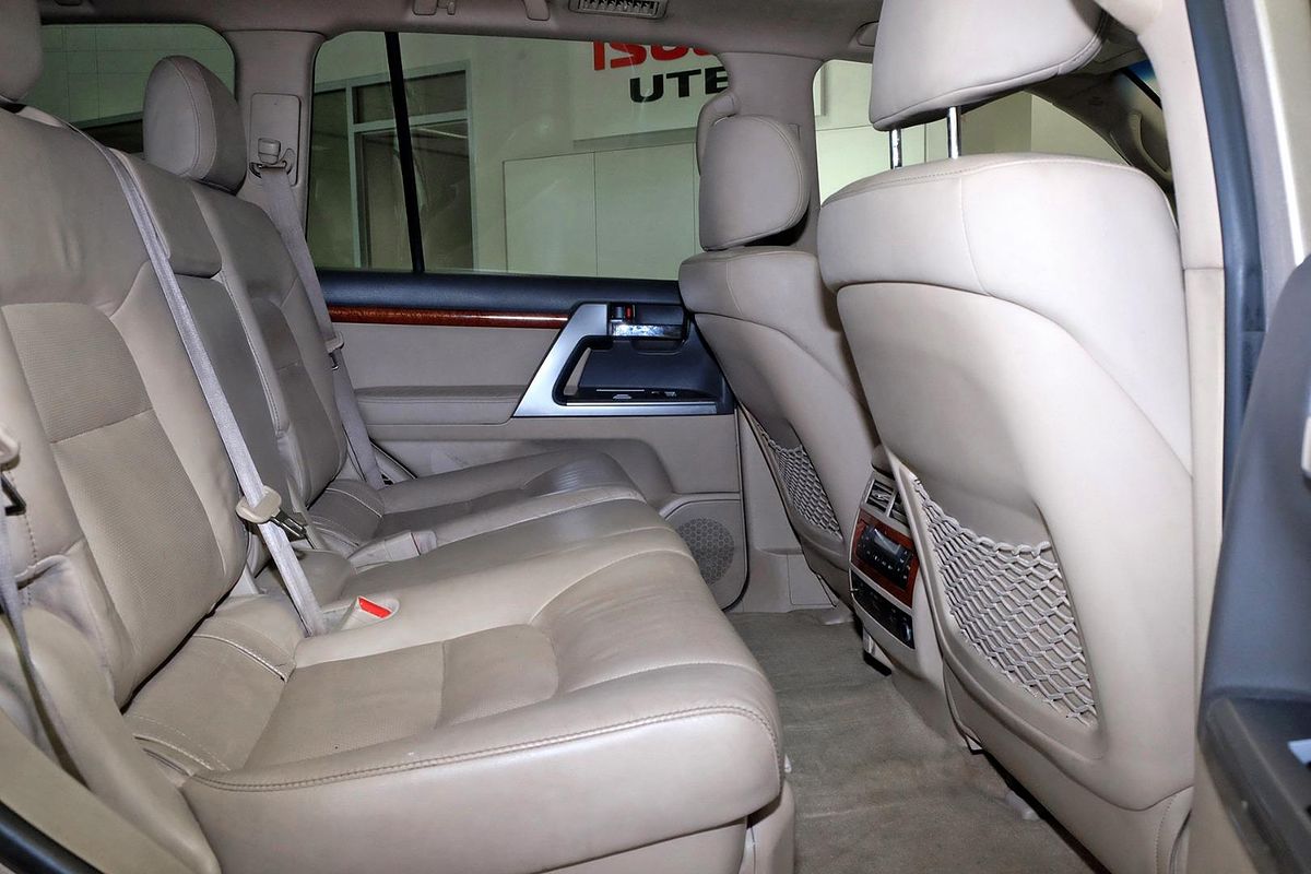 2013 Toyota Landcruiser Sahara VDJ200R image 7