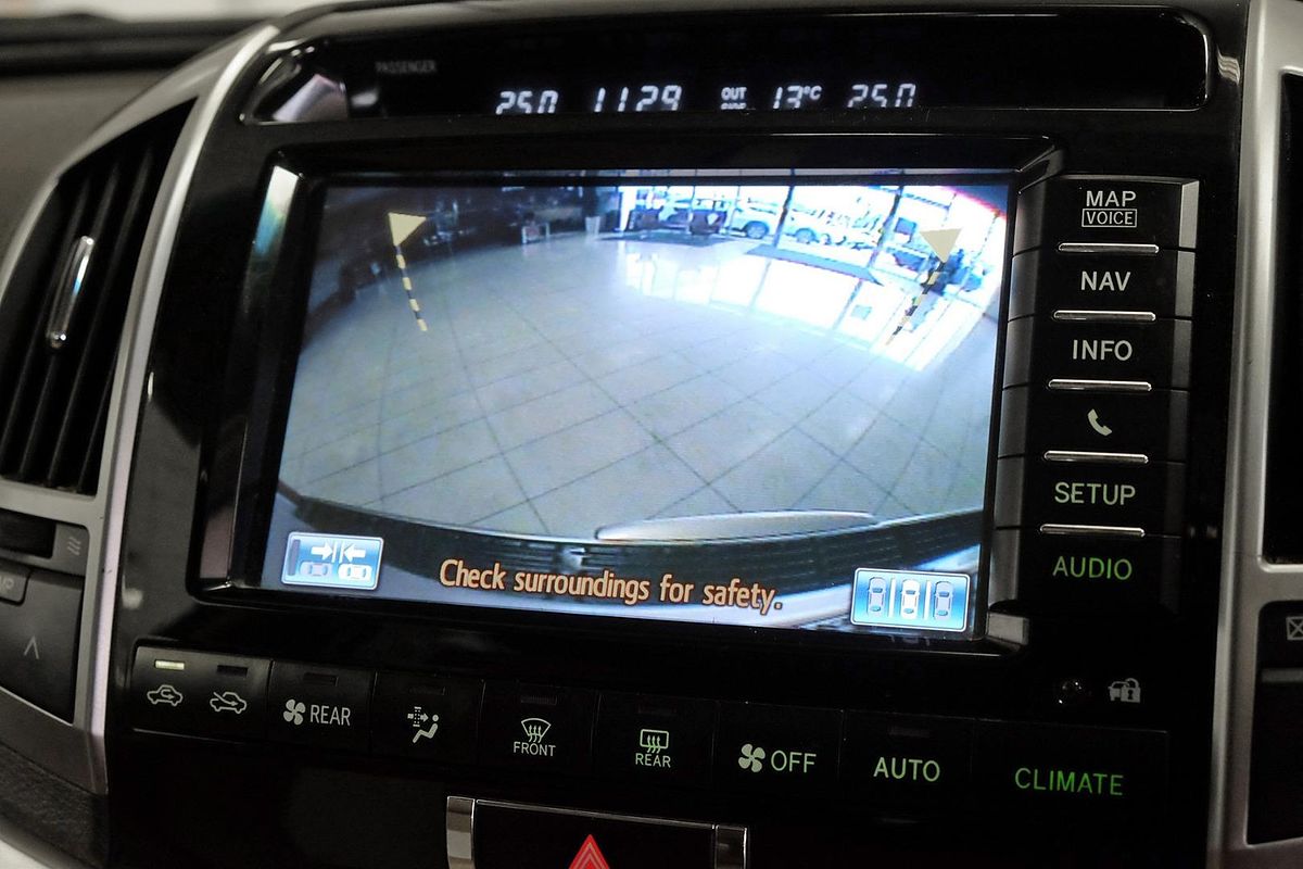 2013 Toyota Landcruiser Sahara VDJ200R image 8