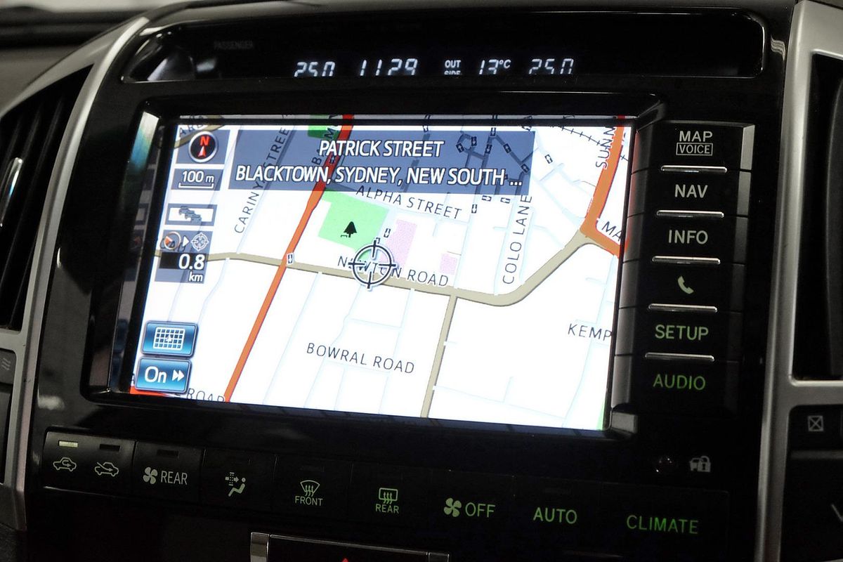 2013 Toyota Landcruiser Sahara VDJ200R image 9