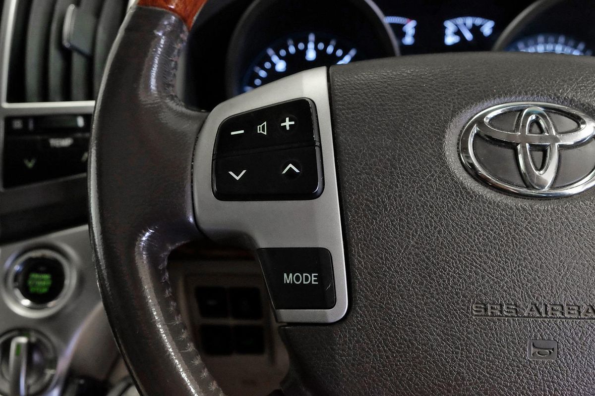 2013 Toyota Landcruiser Sahara VDJ200R image 11