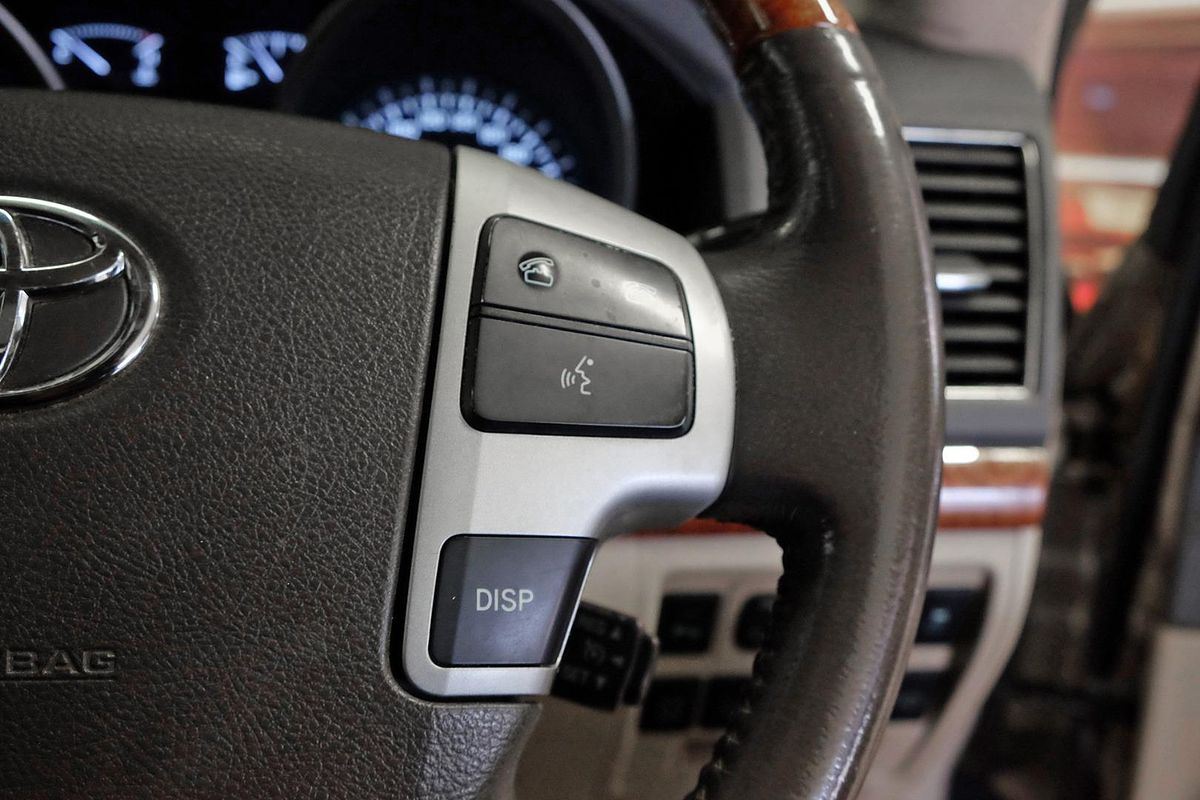 2013 Toyota Landcruiser Sahara VDJ200R image 12