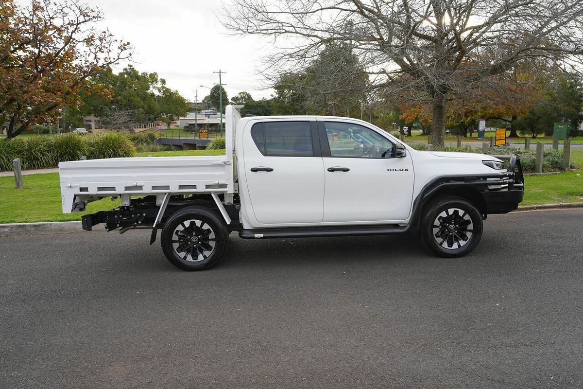 2025 Toyota Hilux SR5 48V GUN227R 4X4
