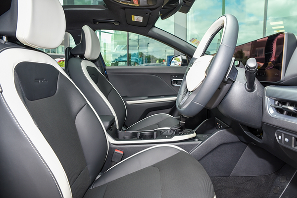 2025 Kia K4 GT-Line CL4m thumb-8
