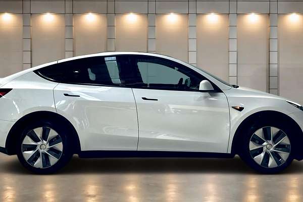 2022 Tesla Model Y Rear-Wheel Drive