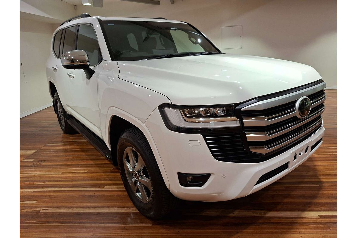 2023 Toyota Landcruiser Sahara FJA300R