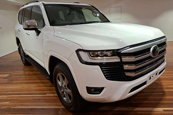 2023 Toyota Landcruiser Sahara FJA300R