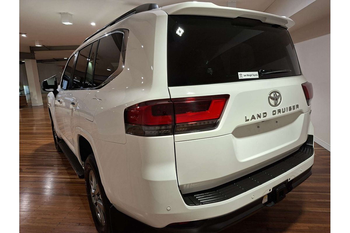2023 Toyota Landcruiser Sahara FJA300R