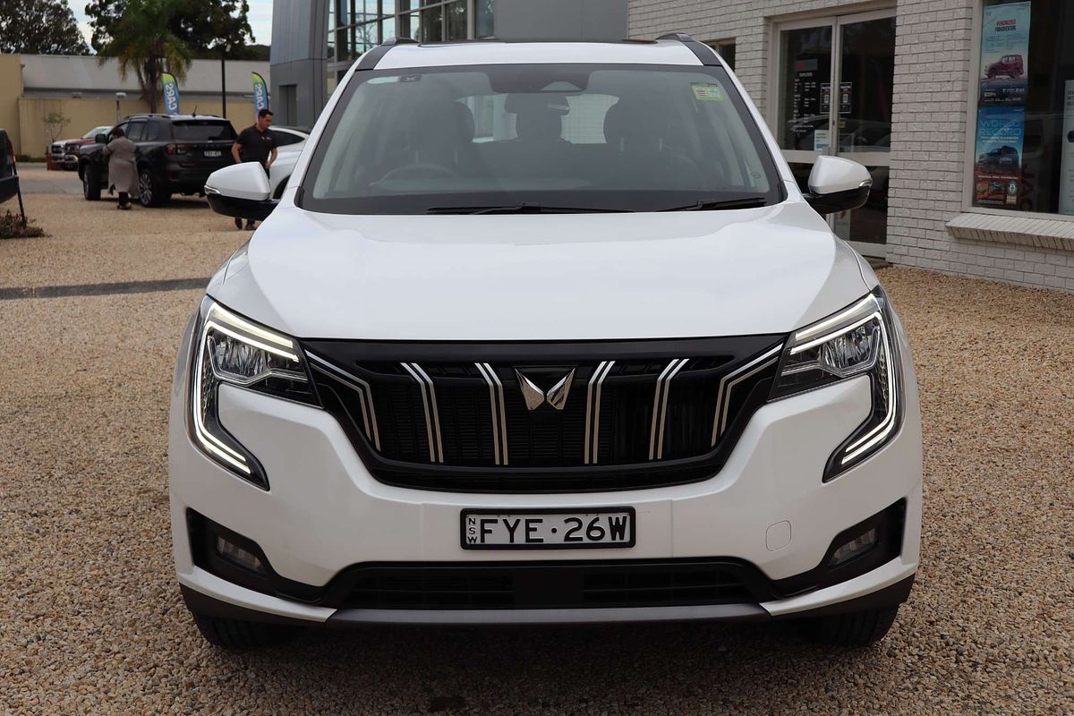 2025 Mahindra XUV700 AX7