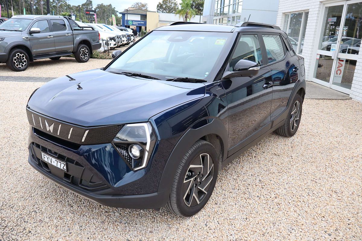 2025 Mahindra XUV3XO AX7L