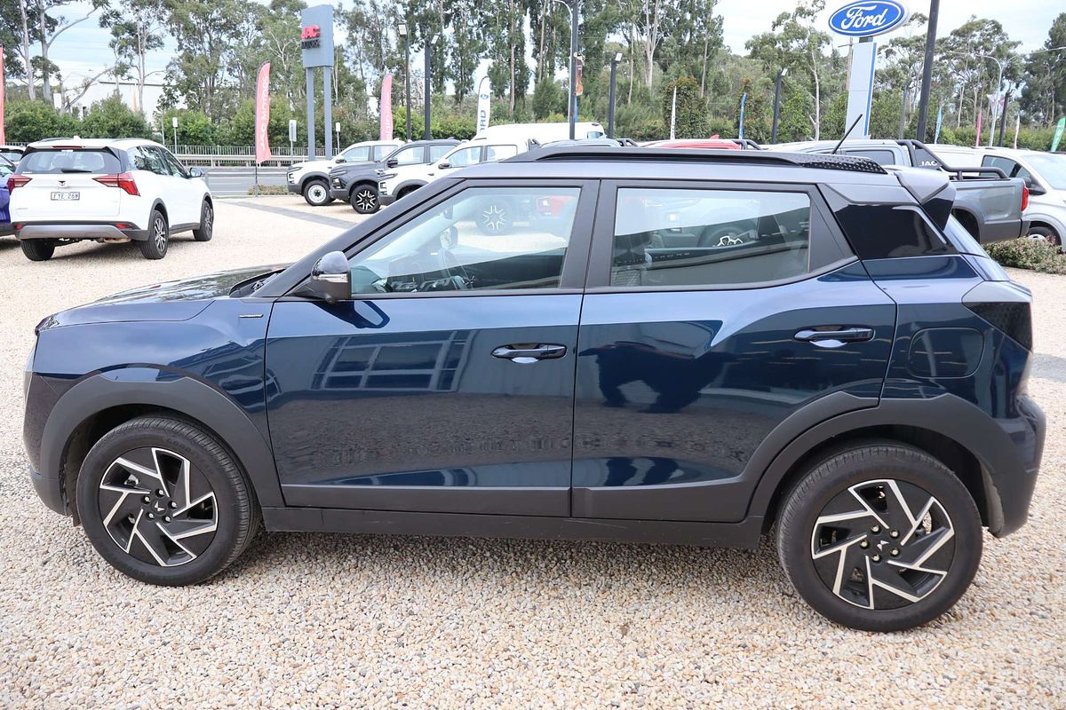 2025 Mahindra XUV3XO AX7L