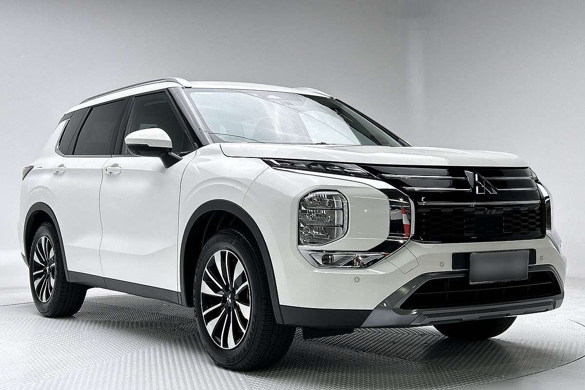 2025 Mitsubishi Outlander LS ZM